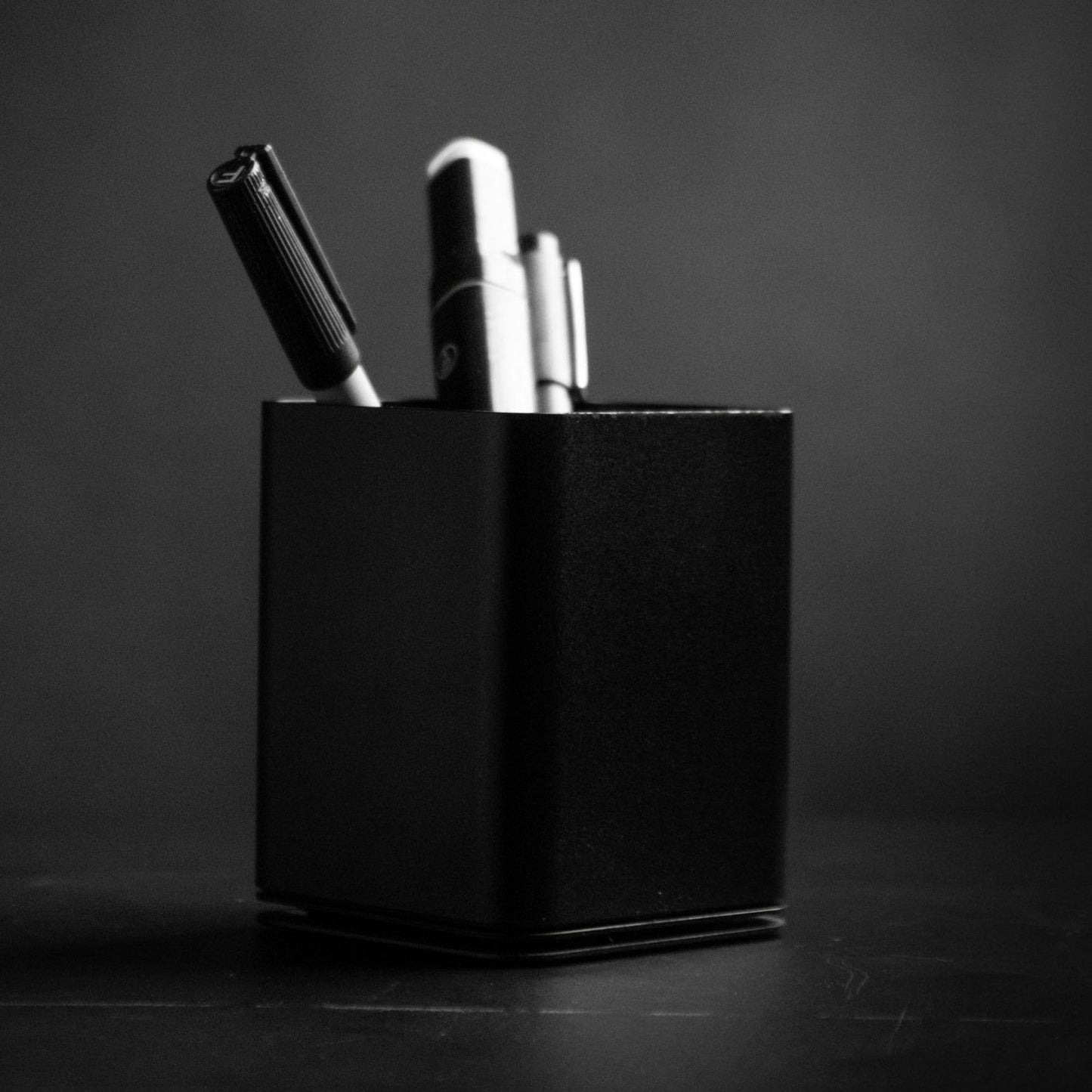 REO Pen Holder
