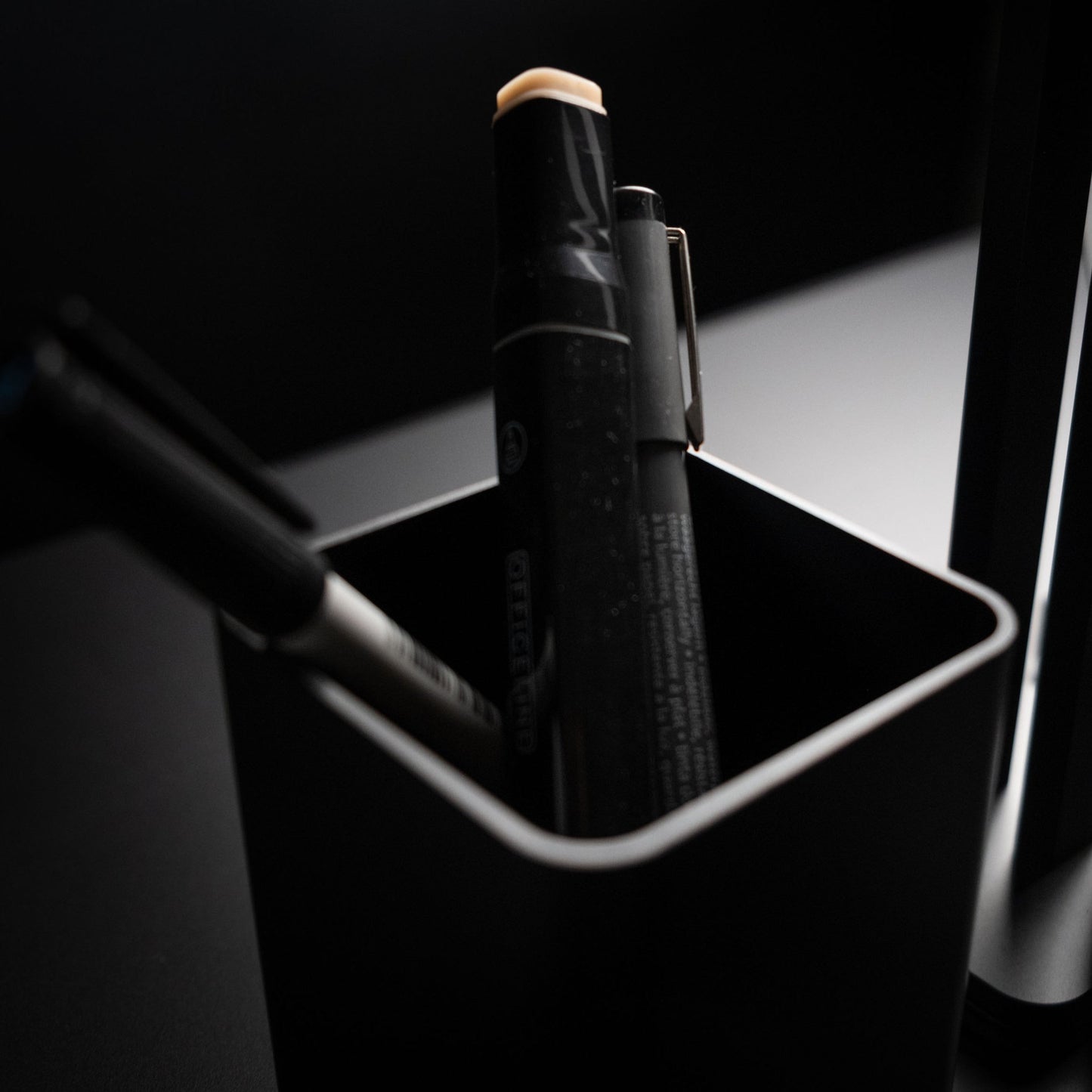 REO Pen Holder