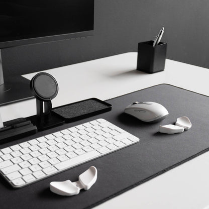 REO Pen Holder
